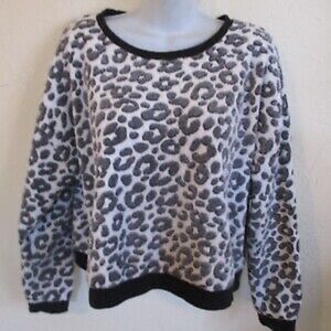 Juicy couture comfy soft cheetah crew sweater m $98 holiday Sherpa winter